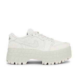 Jordan Air Jordan 1 Brooklyn Low Sneaker in Rattan, Metallic Silver & Cacao Wow